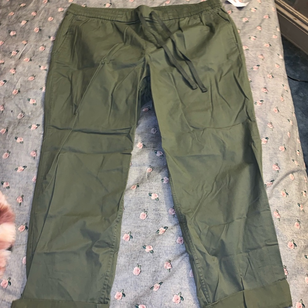 Ladies Old Navy Crop Style Pants